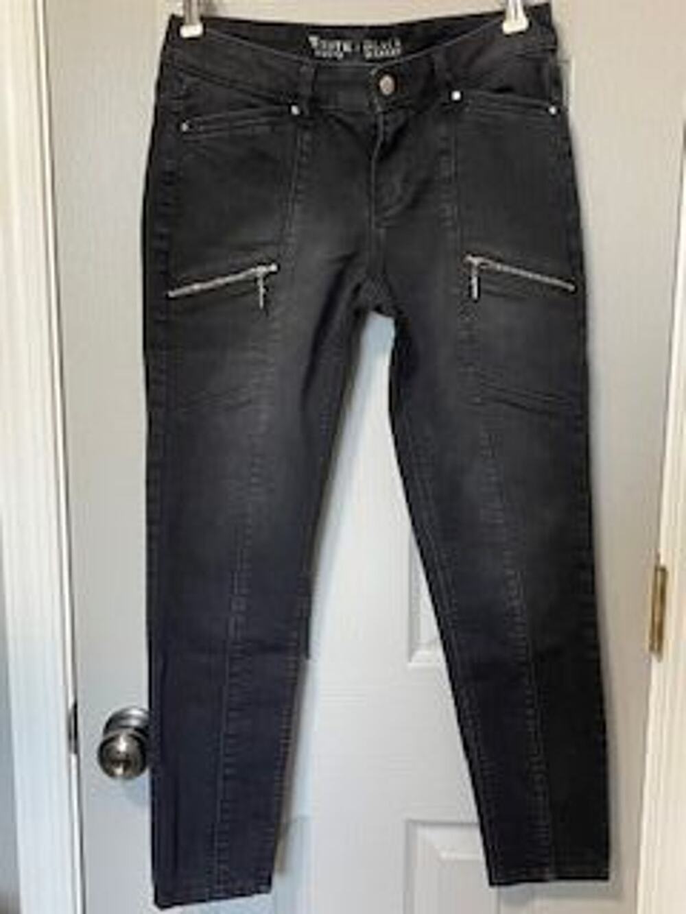#B388 PRE-LOVED White House Black Market skinny jeans size 0